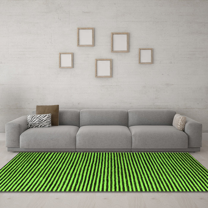 Machine Washable Abstract Green Modern Area Rugs in a Living Room,, wshabs5537grn
