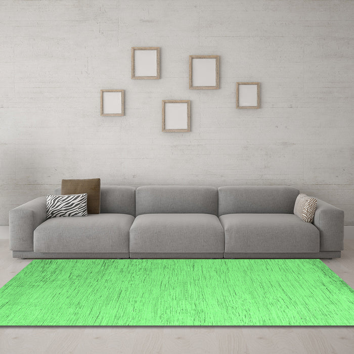Machine Washable Solid Emerald Green Modern Area Rugs in a Living Room,, wshabs5552emgrn