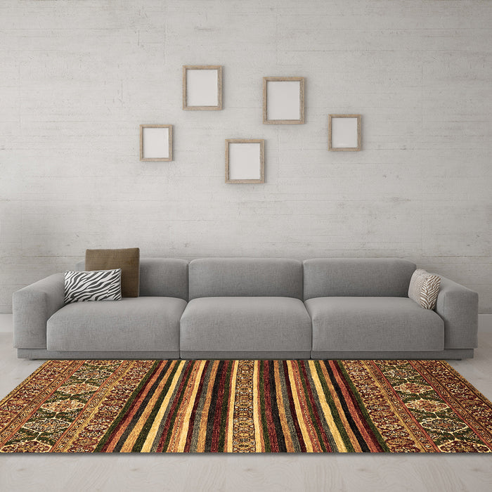 Machine Washable Abstract Brown Modern Rug in a Living Room,, wshabs556brn