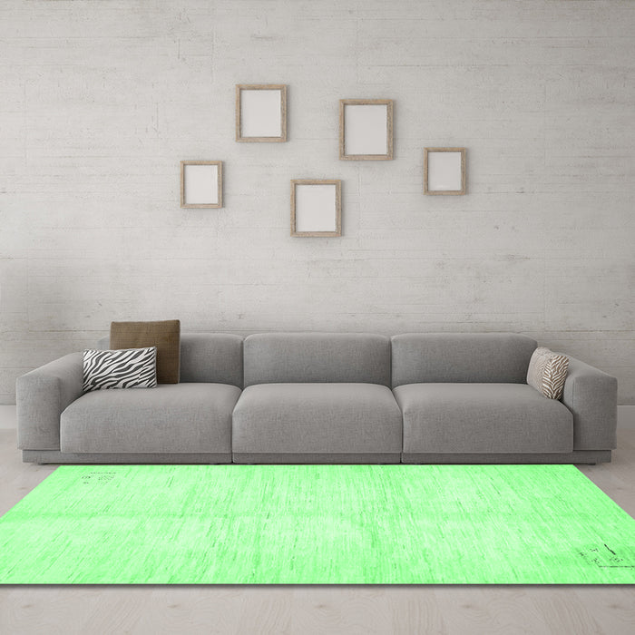 Machine Washable Solid Emerald Green Modern Area Rugs in a Living Room,, wshabs5594emgrn
