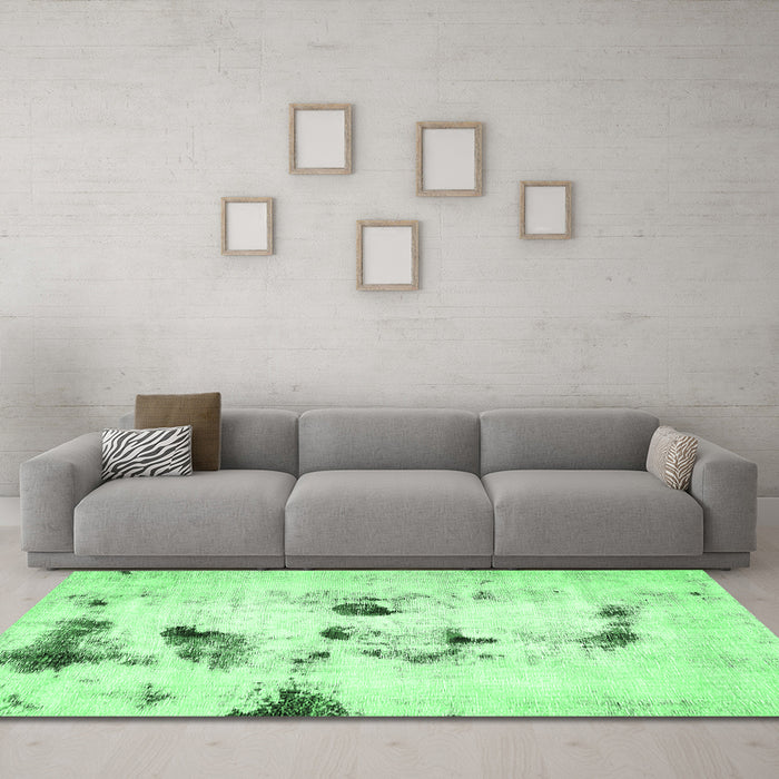 Machine Washable Solid Emerald Green Modern Area Rugs in a Living Room,, wshabs5608emgrn