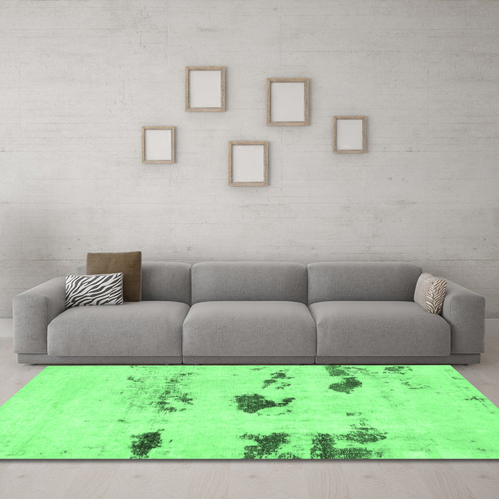 Machine Washable Solid Emerald Green Modern Area Rugs in a Living Room,, wshabs5610emgrn