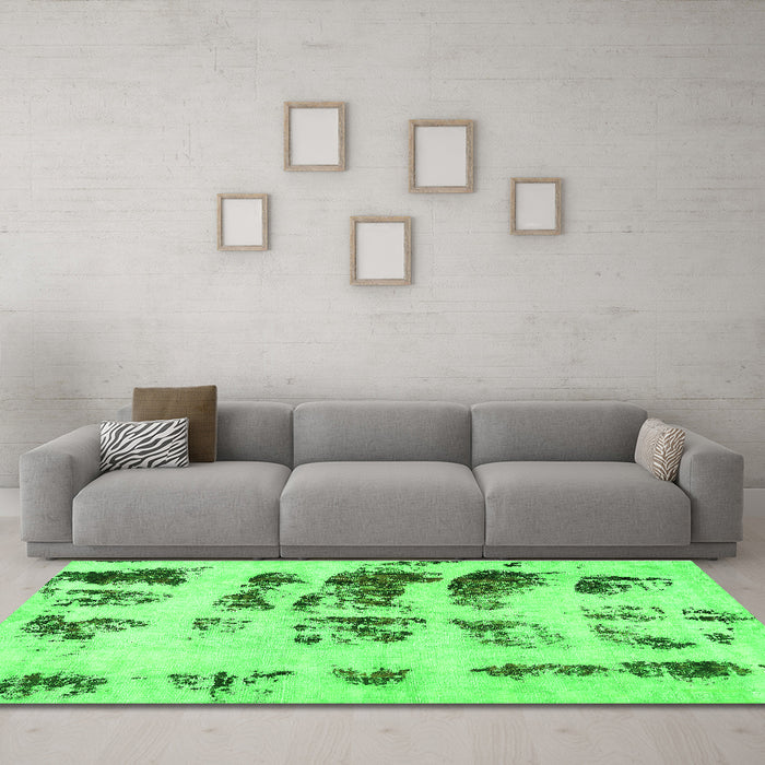 Machine Washable Abstract Green Modern Area Rugs in a Living Room,, wshabs5611grn