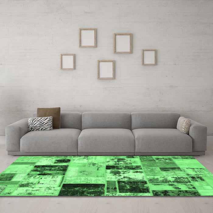 Machine Washable Patchwork Emerald Green Transitional Area Rugs in a Living Room,, wshabs5614emgrn