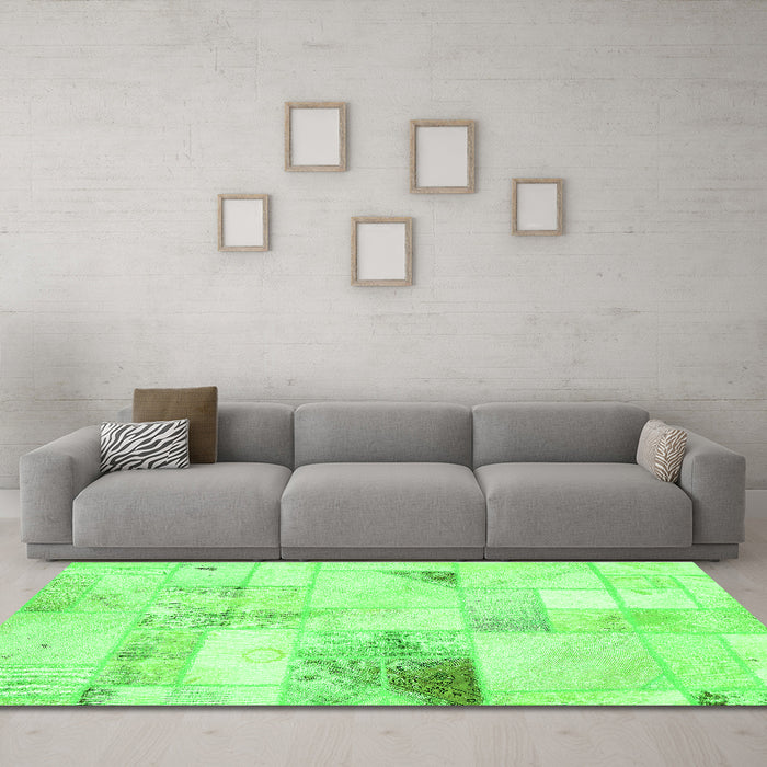 Machine Washable Patchwork Green Transitional Area Rugs in a Living Room,, wshabs5620grn