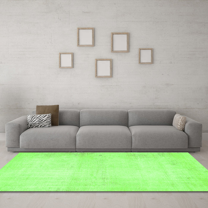 Machine Washable Solid Green Modern Area Rugs in a Living Room,, wshabs5636grn