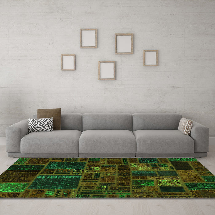 Machine Washable Oriental Green Modern Area Rugs in a Living Room,, wshabs5645grn