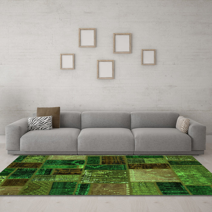 Machine Washable Oriental Green Modern Area Rugs in a Living Room,, wshabs5646grn