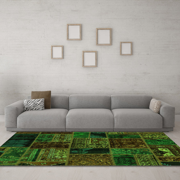 Machine Washable Oriental Green Modern Area Rugs in a Living Room,, wshabs5648grn