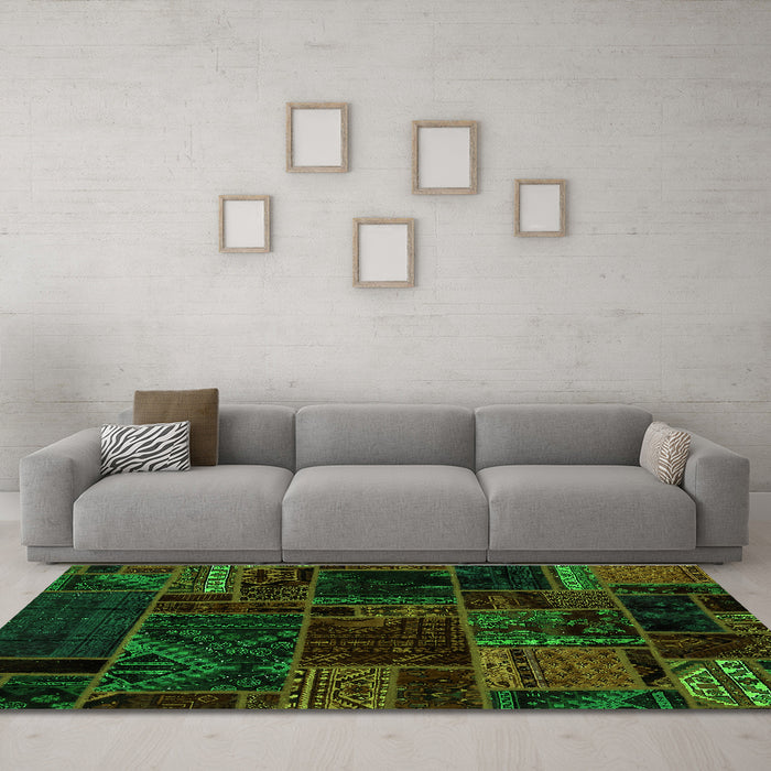Machine Washable Oriental Green Modern Area Rugs in a Living Room,, wshabs5649grn