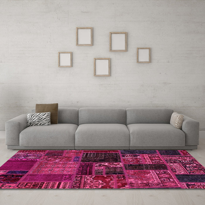 Machine Washable Oriental Pink Modern Rug in a Living Room, wshabs5650pnk