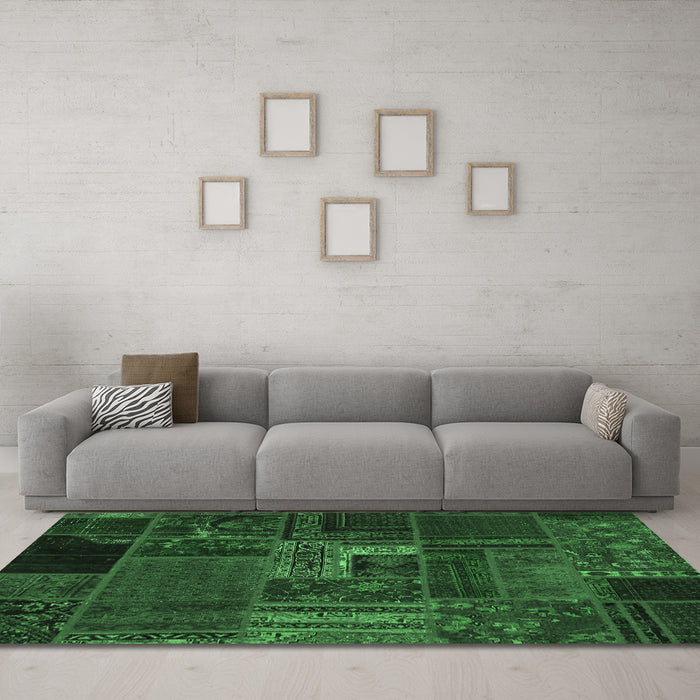 Machine Washable Oriental Emerald Green Modern Area Rugs in a Living Room,, wshabs5653emgrn