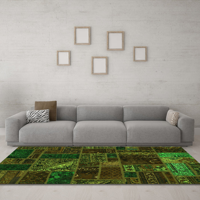 Machine Washable Oriental Green Modern Area Rugs in a Living Room,, wshabs5654grn