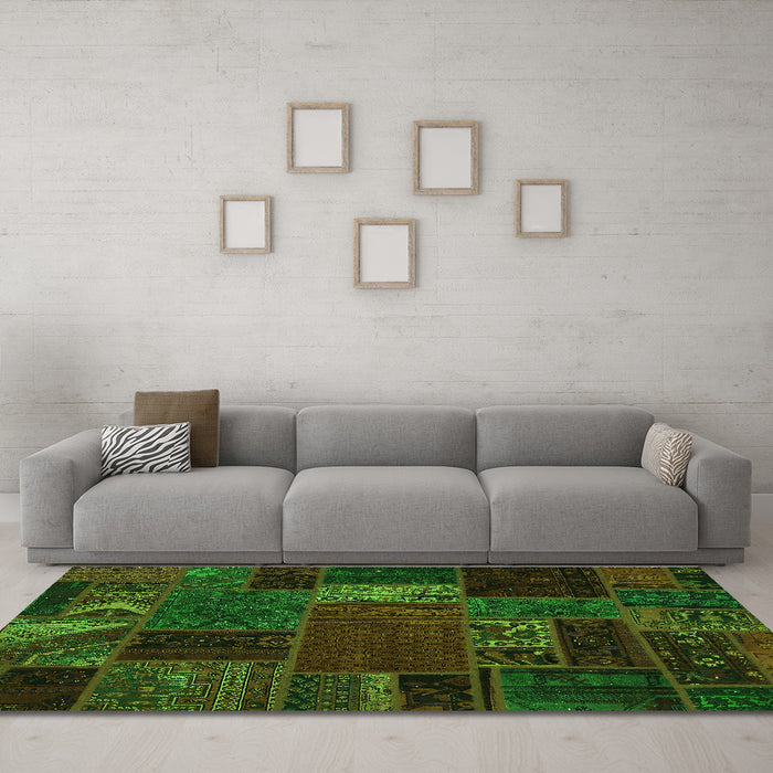 Machine Washable Oriental Green Modern Area Rugs in a Living Room,, wshabs5655grn