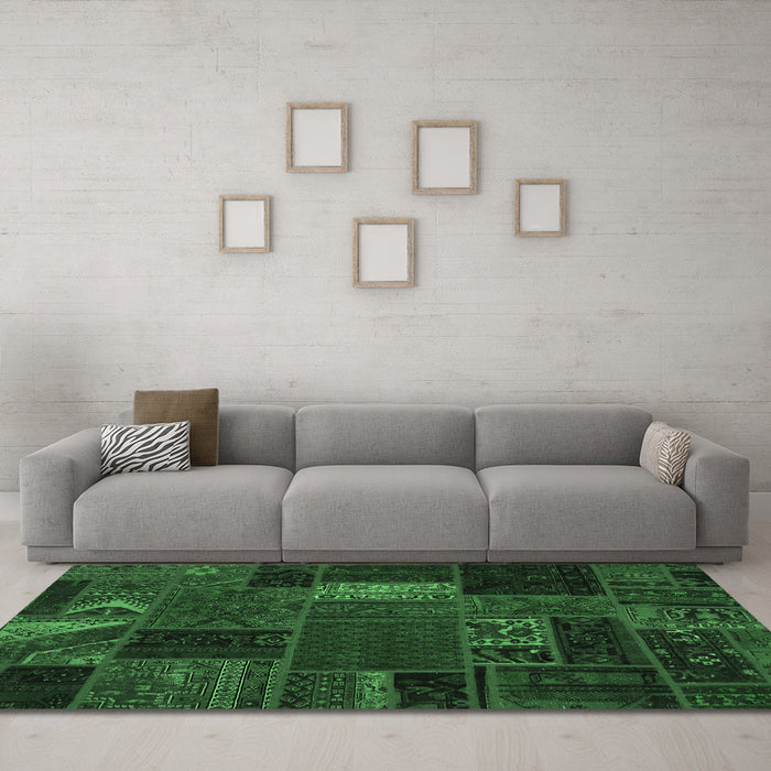Machine Washable Oriental Emerald Green Modern Area Rugs in a Living Room,, wshabs5655emgrn