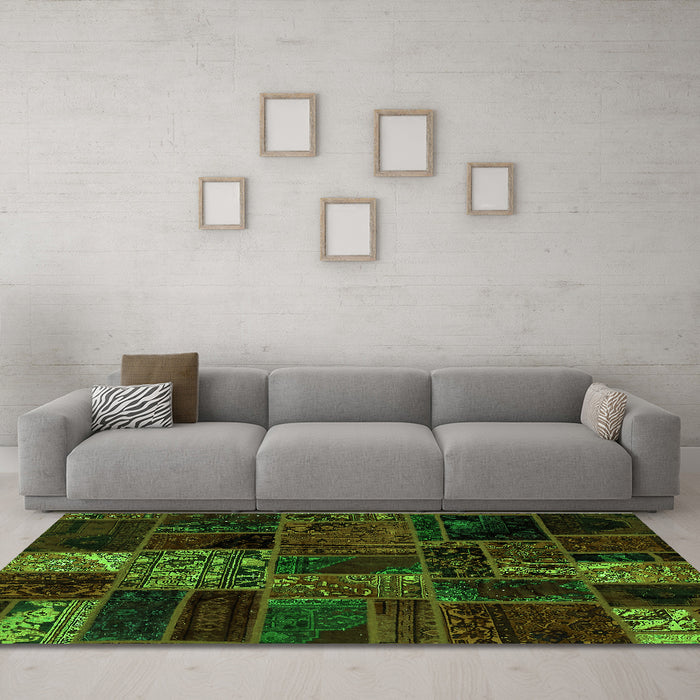 Machine Washable Oriental Green Modern Area Rugs in a Living Room,, wshabs5657grn
