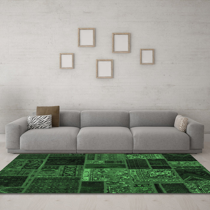 Machine Washable Oriental Emerald Green Modern Area Rugs in a Living Room,, wshabs5658emgrn