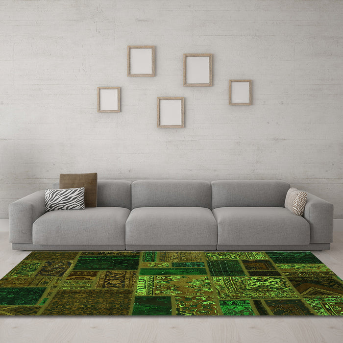 Machine Washable Oriental Green Modern Area Rugs in a Living Room,, wshabs5658grn