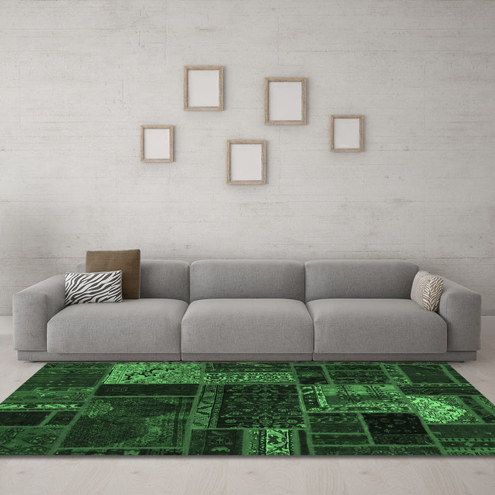 Machine Washable Oriental Emerald Green Modern Area Rugs in a Living Room,, wshabs5660emgrn