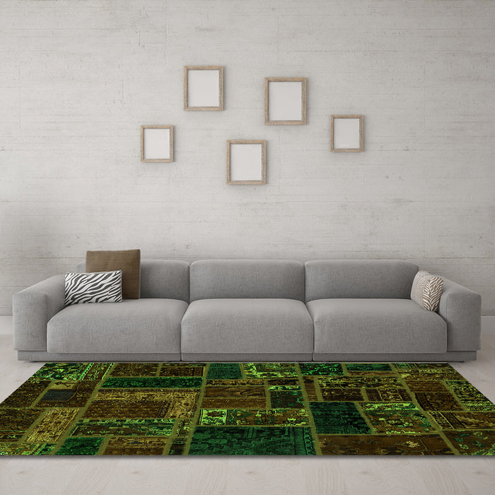 Machine Washable Oriental Green Modern Area Rugs in a Living Room,, wshabs5661grn