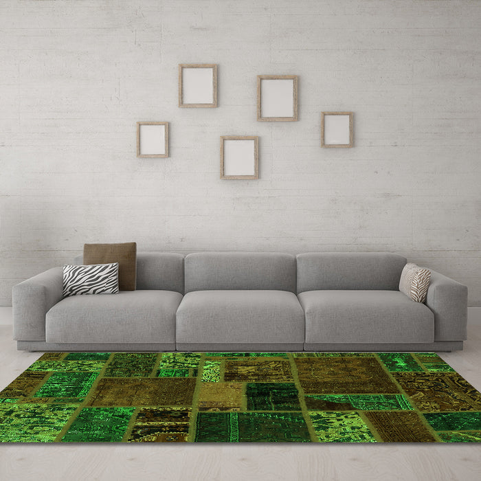 Machine Washable Oriental Green Modern Area Rugs in a Living Room,, wshabs5662grn
