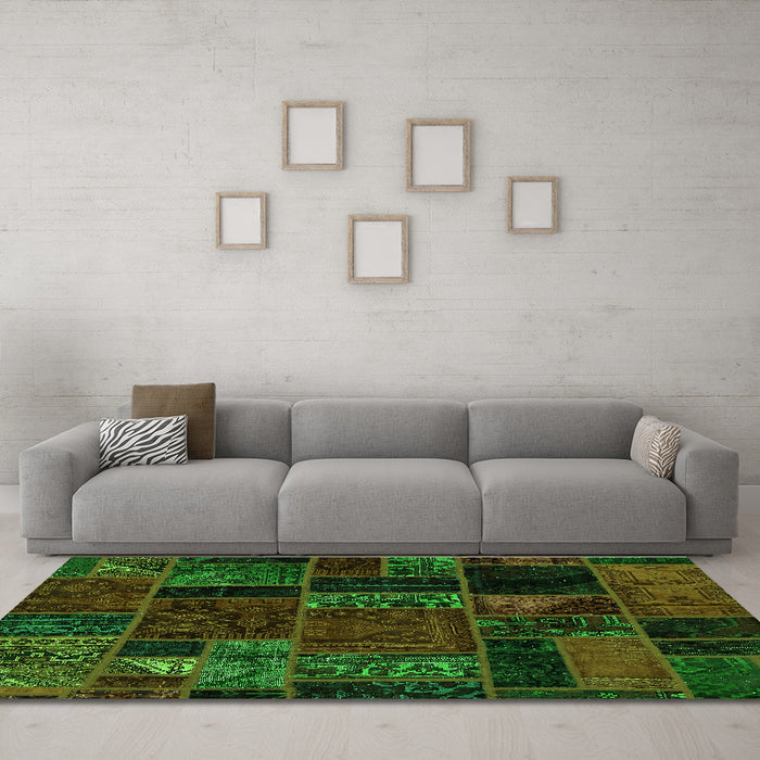 Machine Washable Oriental Green Modern Area Rugs in a Living Room,, wshabs5664grn