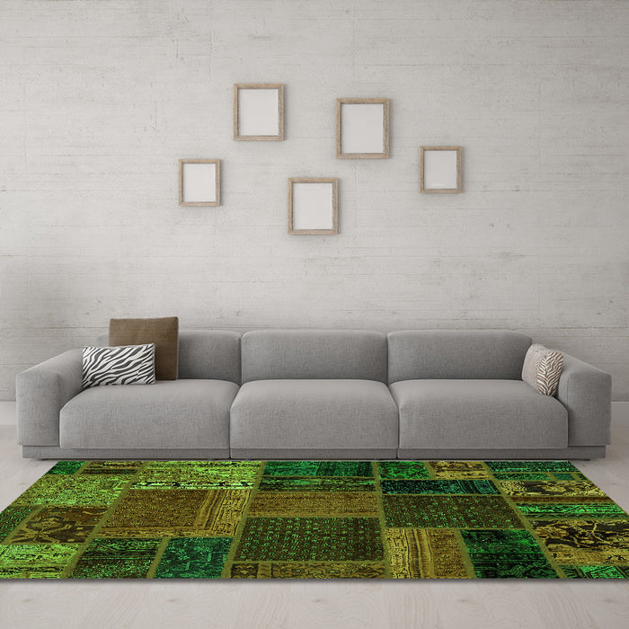 Machine Washable Oriental Green Modern Area Rugs in a Living Room,, wshabs5665grn