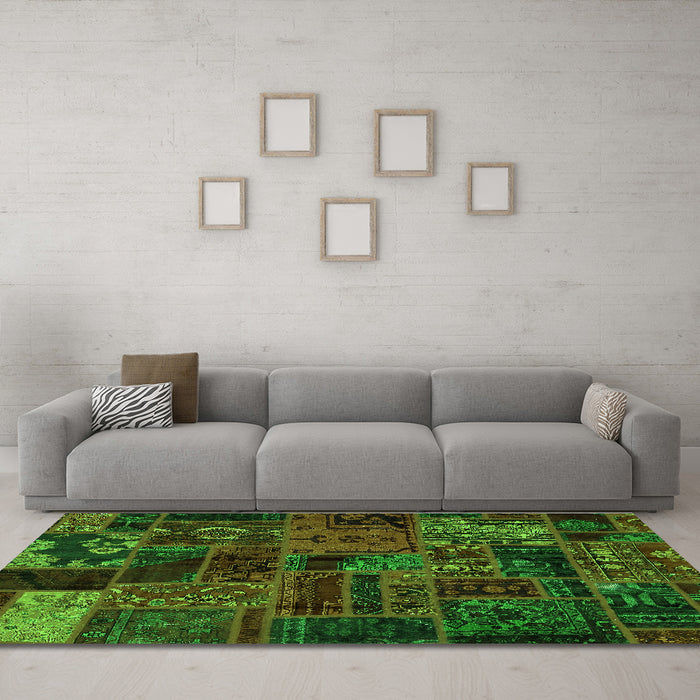 Machine Washable Oriental Green Modern Area Rugs in a Living Room,, wshabs5666grn