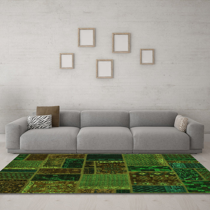 Machine Washable Oriental Green Modern Area Rugs in a Living Room,, wshabs5667grn