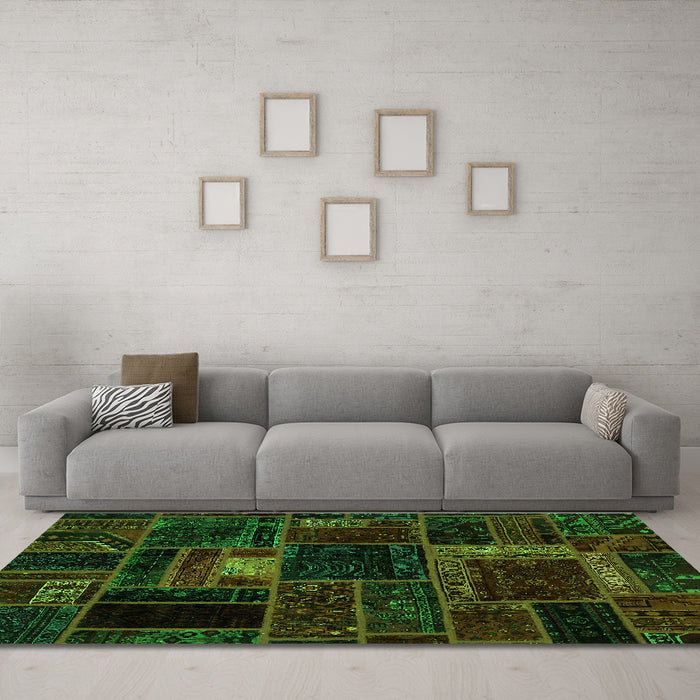 Machine Washable Oriental Green Modern Area Rugs in a Living Room,, wshabs5668grn