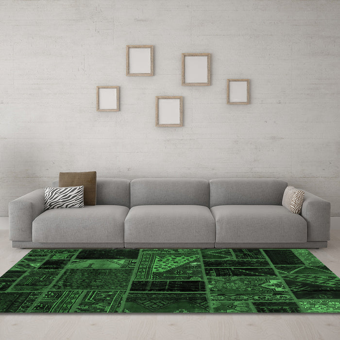 Machine Washable Oriental Emerald Green Modern Area Rugs in a Living Room,, wshabs5669emgrn
