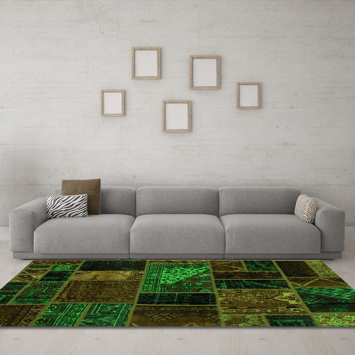 Machine Washable Oriental Green Modern Area Rugs in a Living Room,, wshabs5669grn