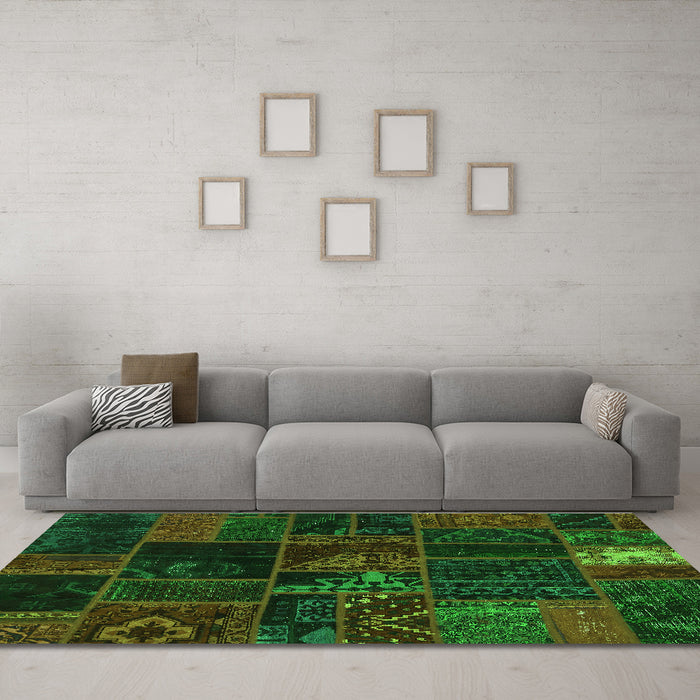 Machine Washable Oriental Green Modern Area Rugs in a Living Room,, wshabs5670grn