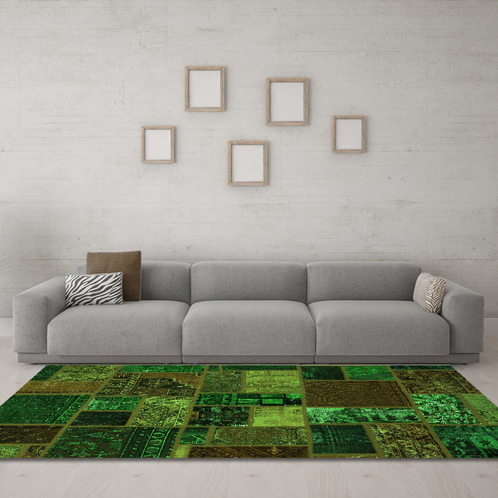 Machine Washable Oriental Green Modern Area Rugs in a Living Room,, wshabs5671grn