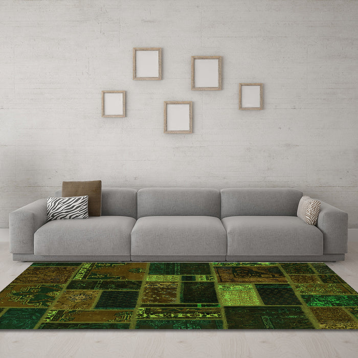 Machine Washable Oriental Green Modern Area Rugs in a Living Room,, wshabs5673grn