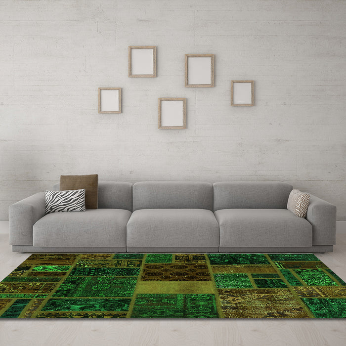 Machine Washable Oriental Green Modern Area Rugs in a Living Room,, wshabs5674grn
