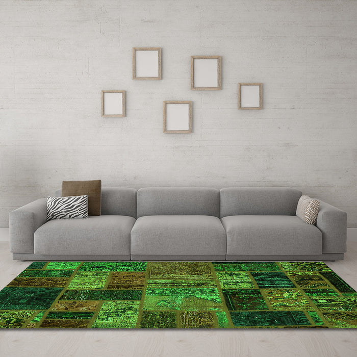 Machine Washable Oriental Green Modern Area Rugs in a Living Room,, wshabs5676grn