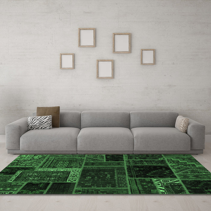 Machine Washable Patchwork Emerald Green Transitional Area Rugs in a Living Room,, wshabs569emgrn