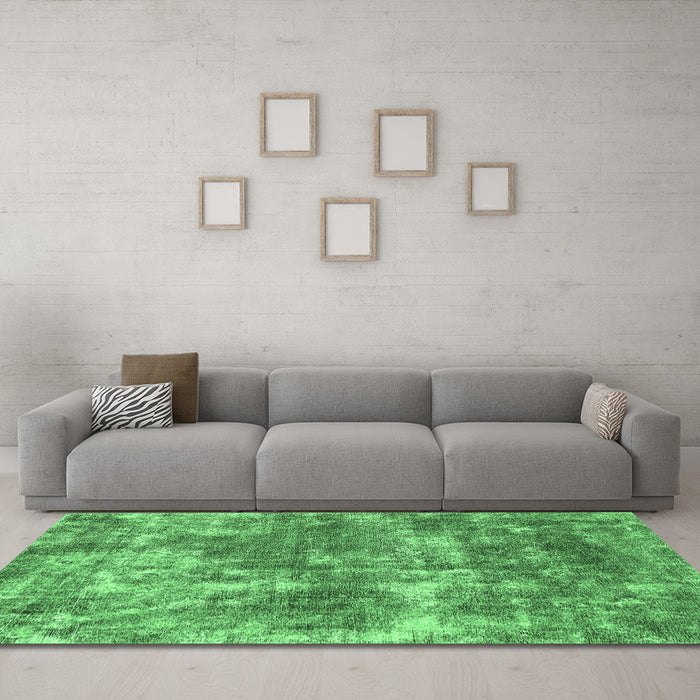 Machine Washable Abstract Emerald Green Modern Area Rugs in a Living Room,, wshabs579emgrn