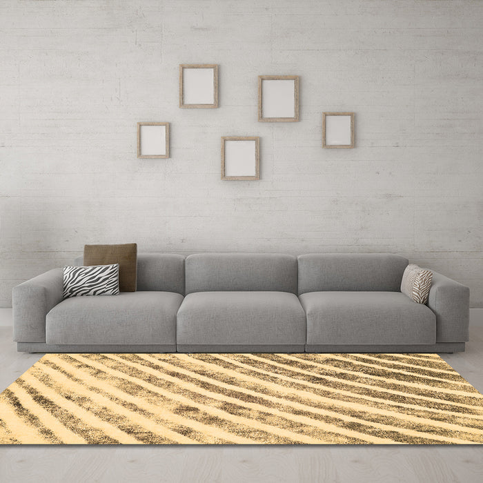 Machine Washable Abstract Brown Modern Rug in a Living Room,, wshabs585brn