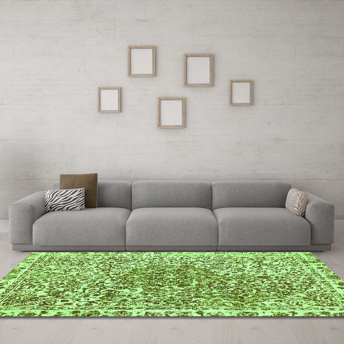 Machine Washable Abstract Green Modern Area Rugs in a Living Room,, wshabs592grn