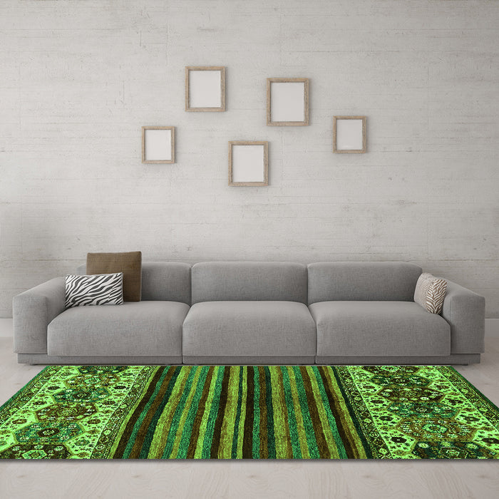 Machine Washable Abstract Green Modern Area Rugs in a Living Room,, wshabs599grn