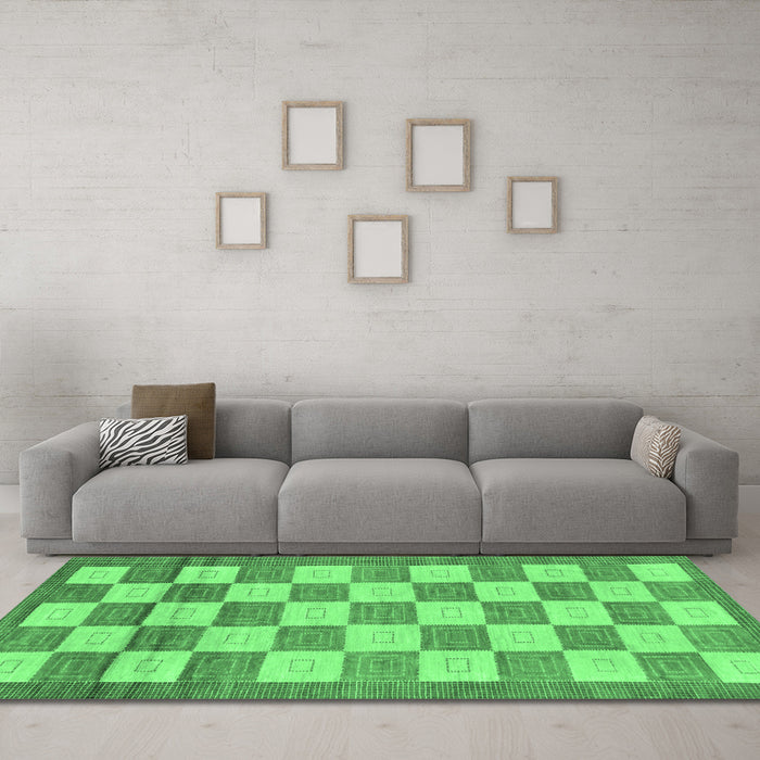 Machine Washable Checkered Emerald Green Modern Area Rugs in a Living Room,, wshabs5emgrn