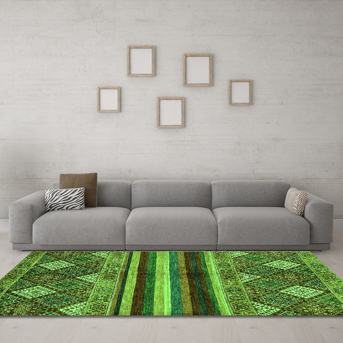 Machine Washable Abstract Green Modern Area Rugs in a Living Room,, wshabs602grn