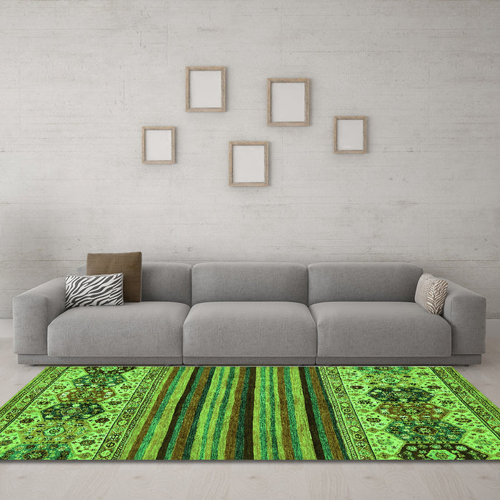 Machine Washable Abstract Green Modern Area Rugs in a Living Room,, wshabs605grn