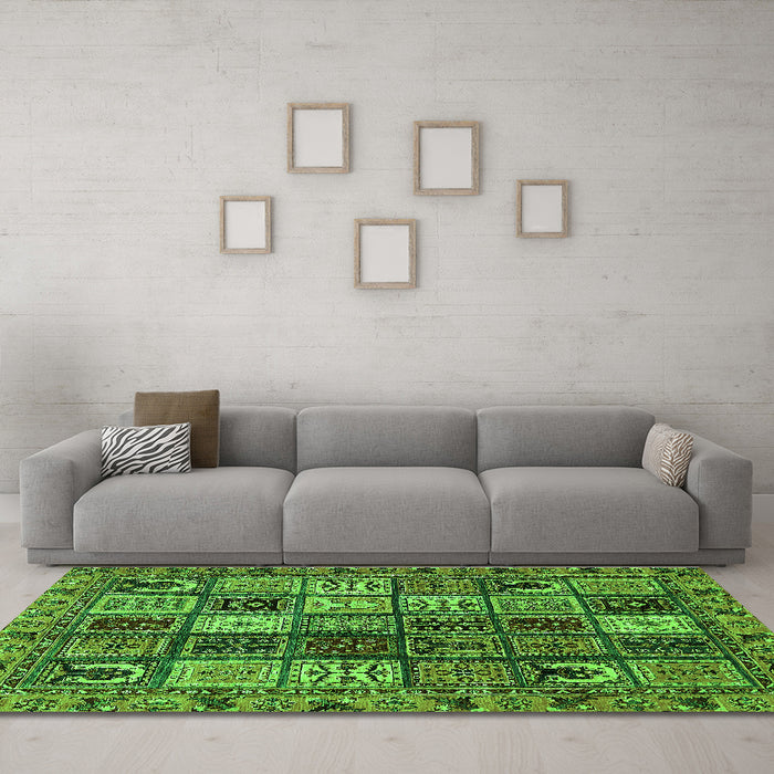 Machine Washable Abstract Green Modern Area Rugs in a Living Room,, wshabs607grn