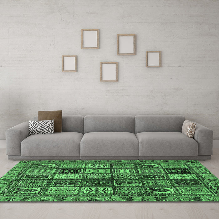 Machine Washable Abstract Emerald Green Modern Area Rugs in a Living Room,, wshabs607emgrn