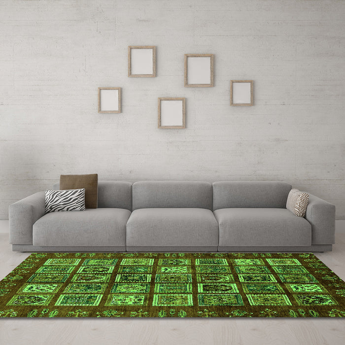 Machine Washable Abstract Green Modern Area Rugs in a Living Room,, wshabs611grn
