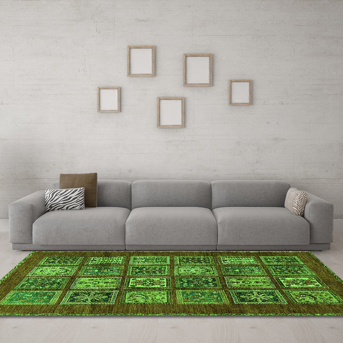 Machine Washable Abstract Green Modern Area Rugs in a Living Room,, wshabs613grn