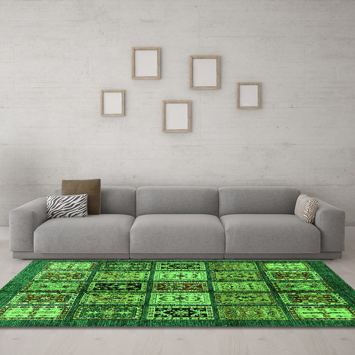Machine Washable Abstract Green Modern Area Rugs in a Living Room,, wshabs614grn